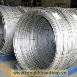 Cuộn dây inox lớn trong kho