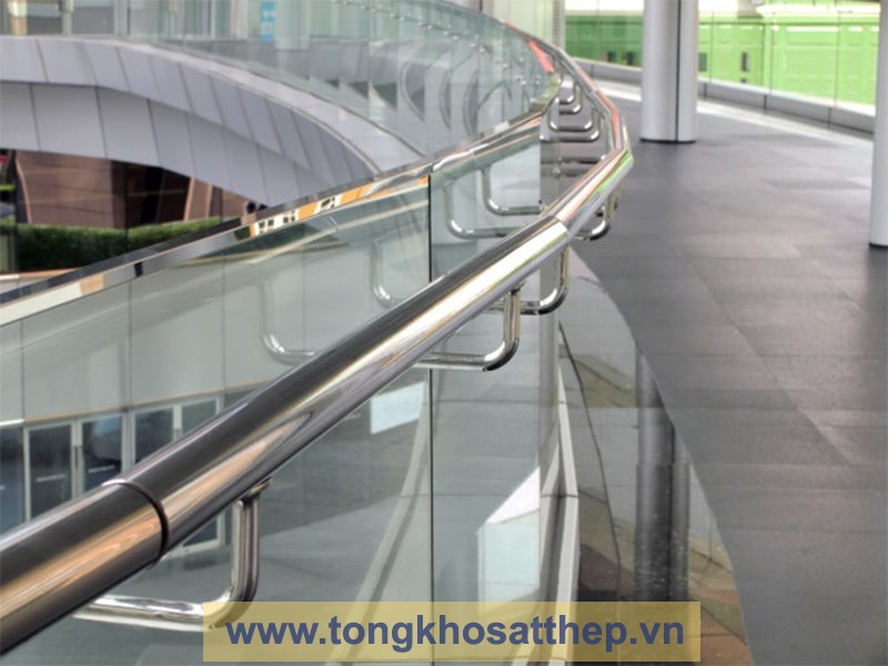 ong-inox-tron-trang-tri-lan-can-kinh-08 Ống inox tròn trang trí lan can kính