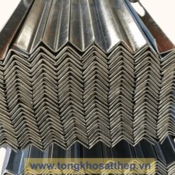 Thanh V inox xếp chồng trong kho